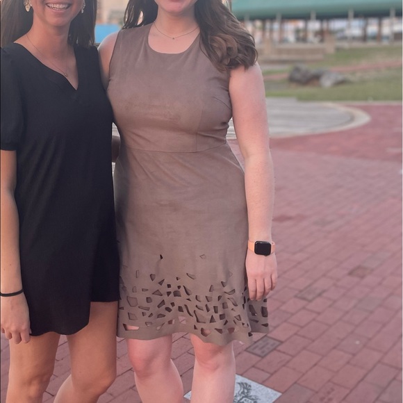 🎉HP🎉 Elie Tahari Coffee Brown Suede Laser Cut Dress - size 14 - Picture 3 of 14